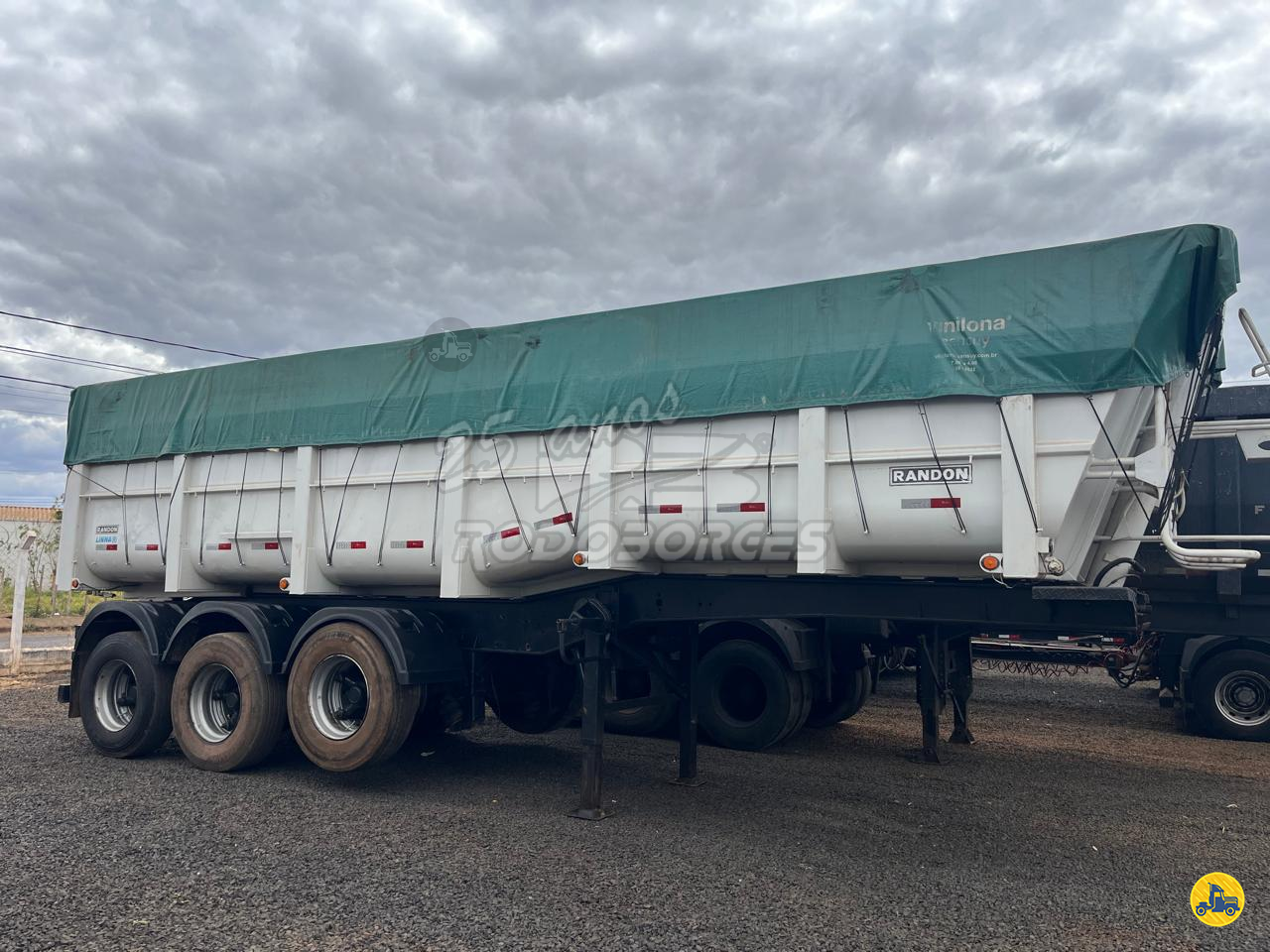 CARRETA SEMI-REBOQUE BASCULANTE RodoBorges Caminhões UBERABA MINAS GERAIS MG